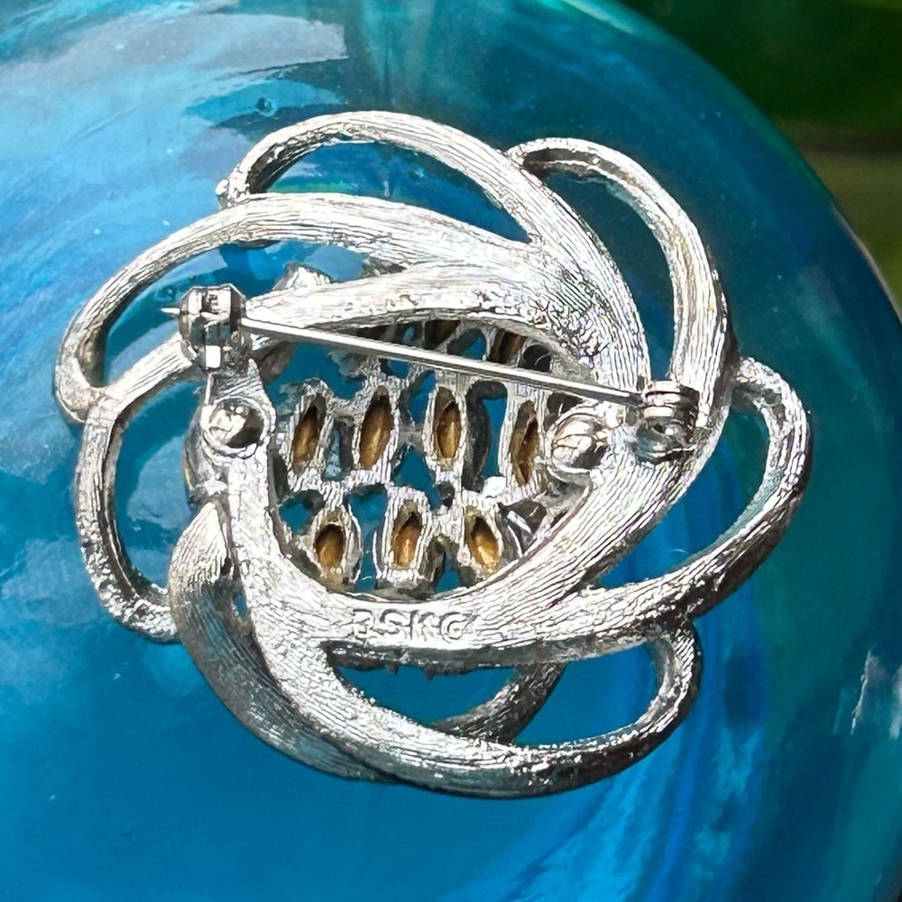Vintage B.S.K. 1950’s Flower Swirl Champagne Rhinestone Silver Toned Brooch - Picture 4 of 7
